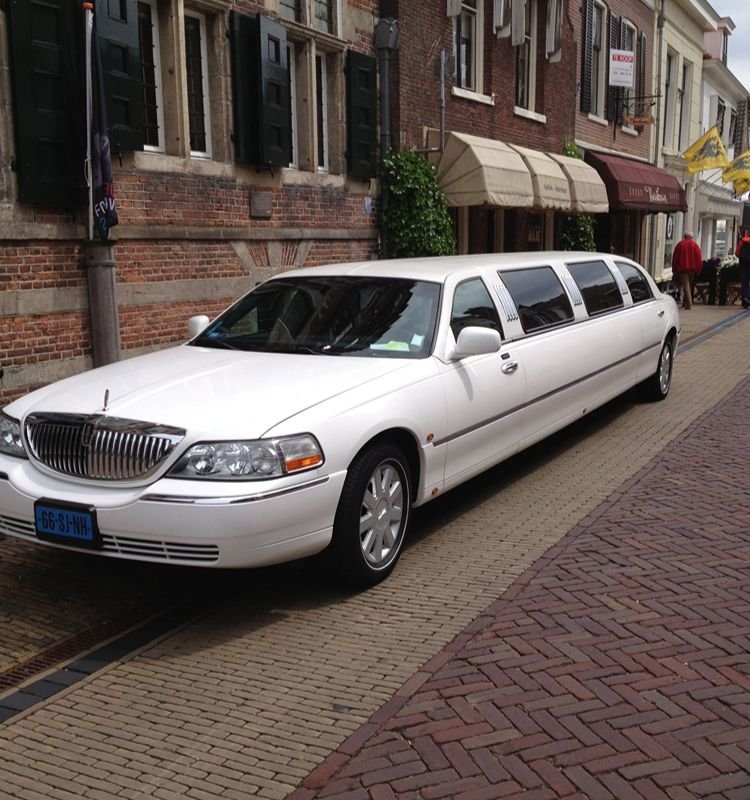 luxury-car-and-limo-service-for-every-occasion-scaled